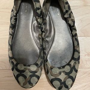 Coach flats womens sz 7 lots of life left no rips/tears
